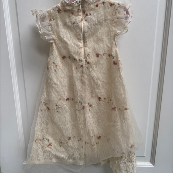 2T Girls Charming Formal Lace Short Flutter Sleeve Dress with Floral Details - Picture 5 of 5